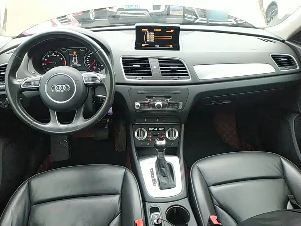 Audi Q3 2015 — фото 10