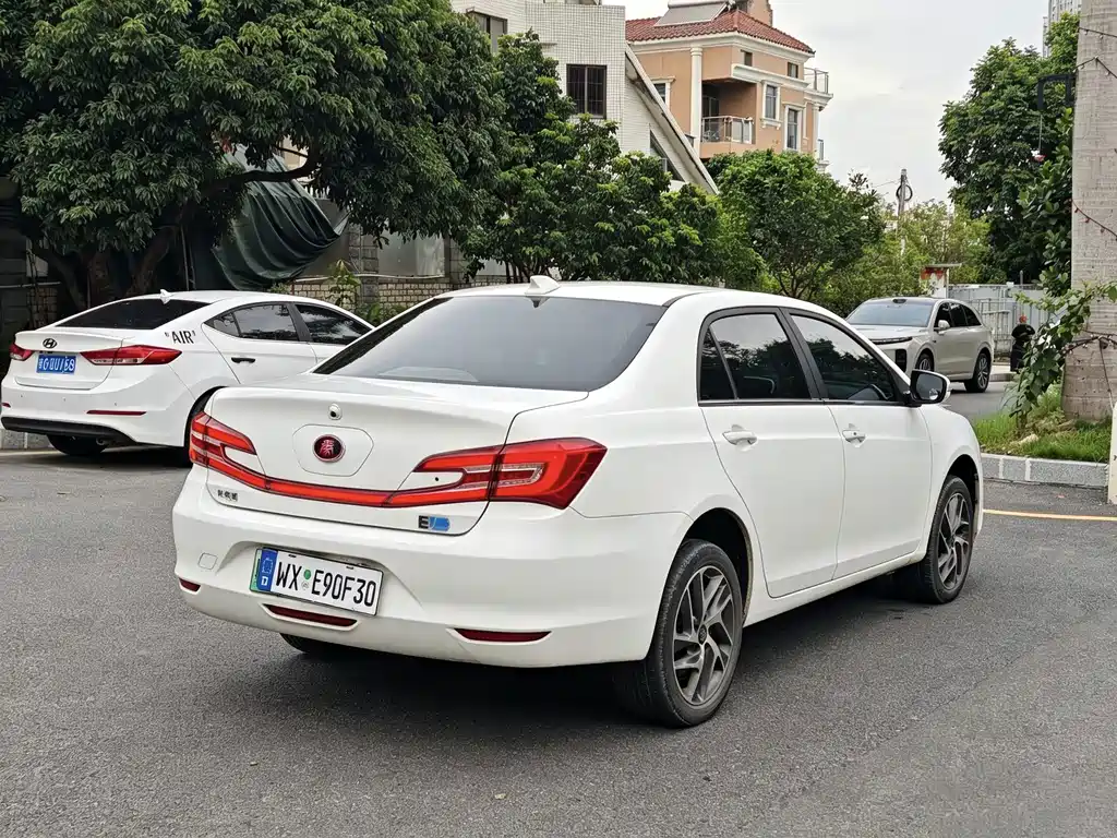 BYD Qin NEV 2018 — фото 6