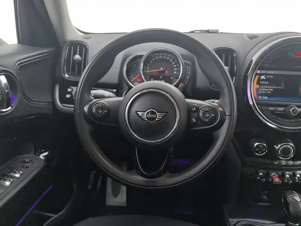 MINI Countryman 2019 — фото 11