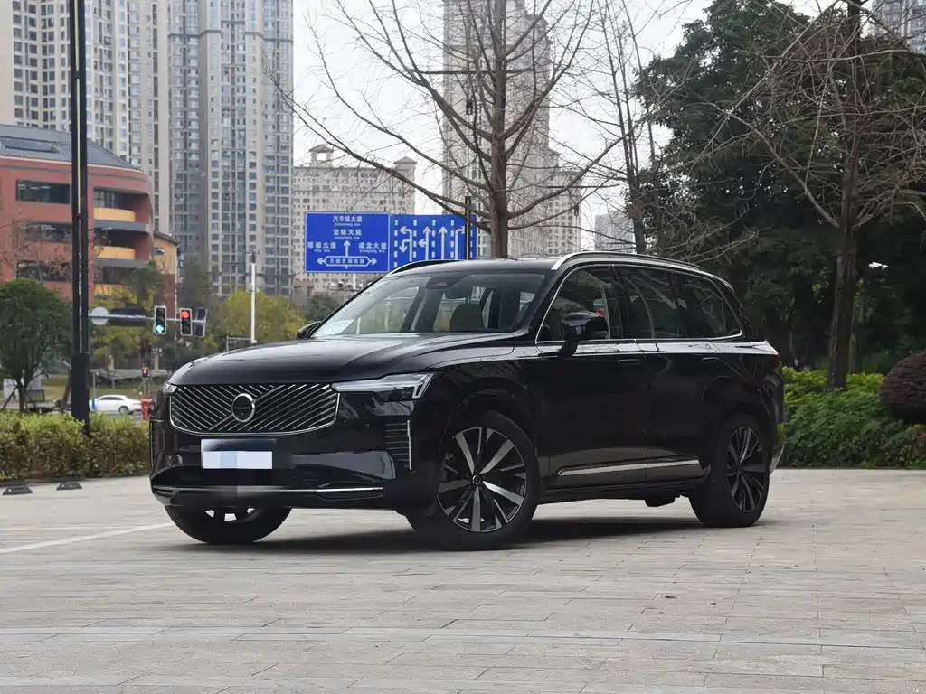Volvo XC90 Plug-In Hybrid 2025 — фото 1