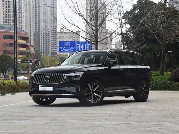 Volvo XC90 Plug-In Hybrid 2025