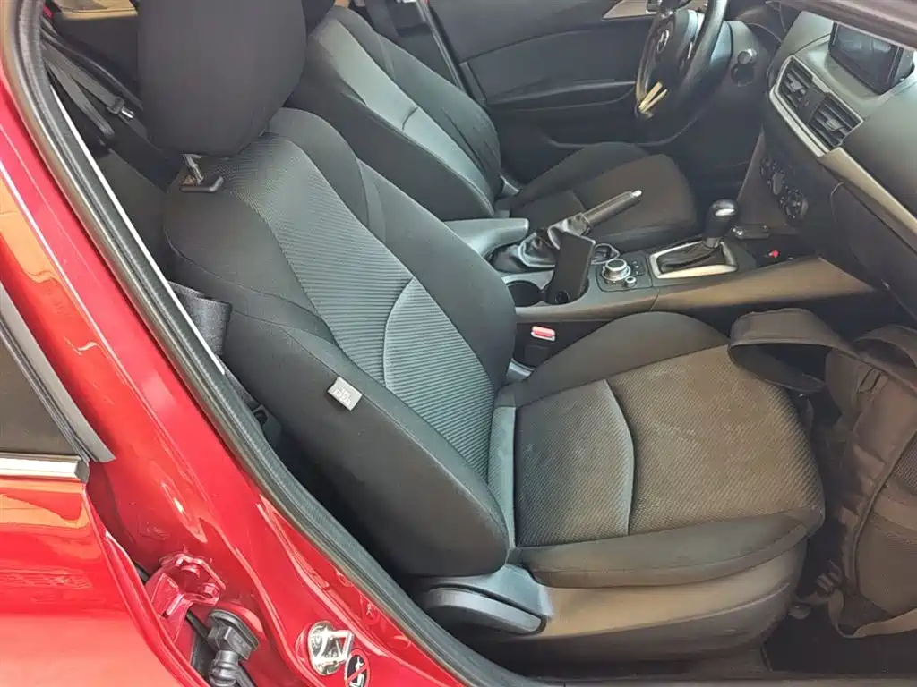 Mazda 3 Axela 2019 — фото 25