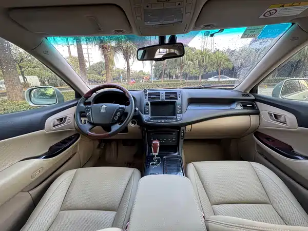 Toyota Crown 2010