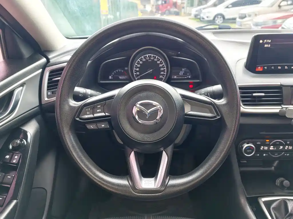 Mazda 3 Axela 2017 — фото 14