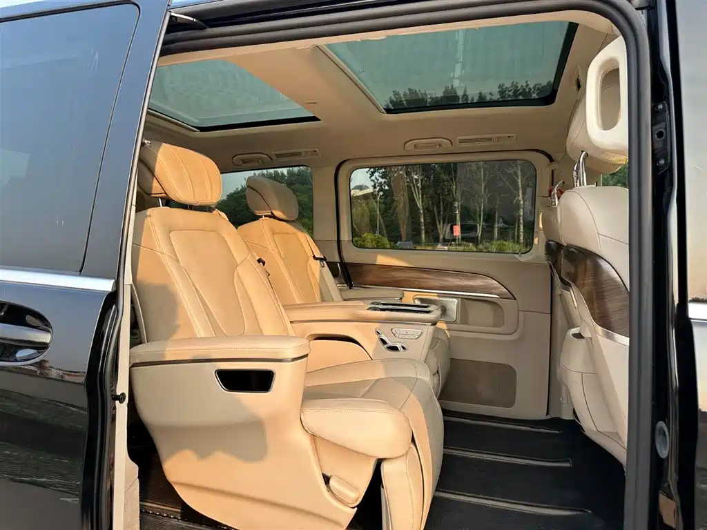 Mercedes-Benz V-Class 2022 — фото 18