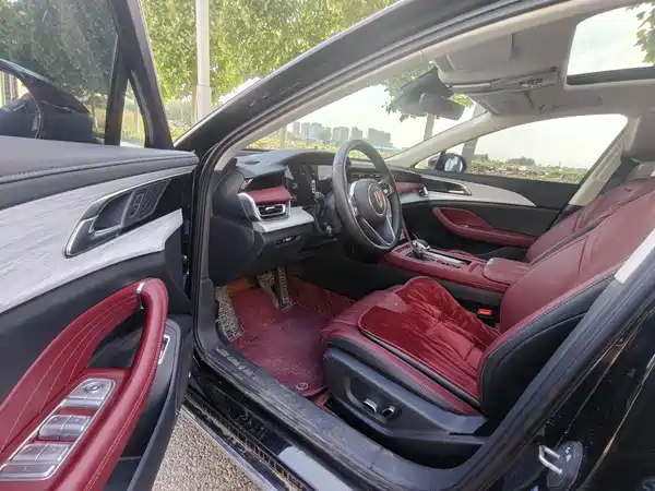 Hongqi H5 2025