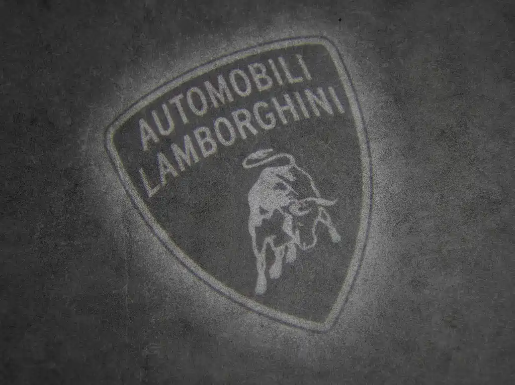 Lamborghini Urus 2021 — фото 28