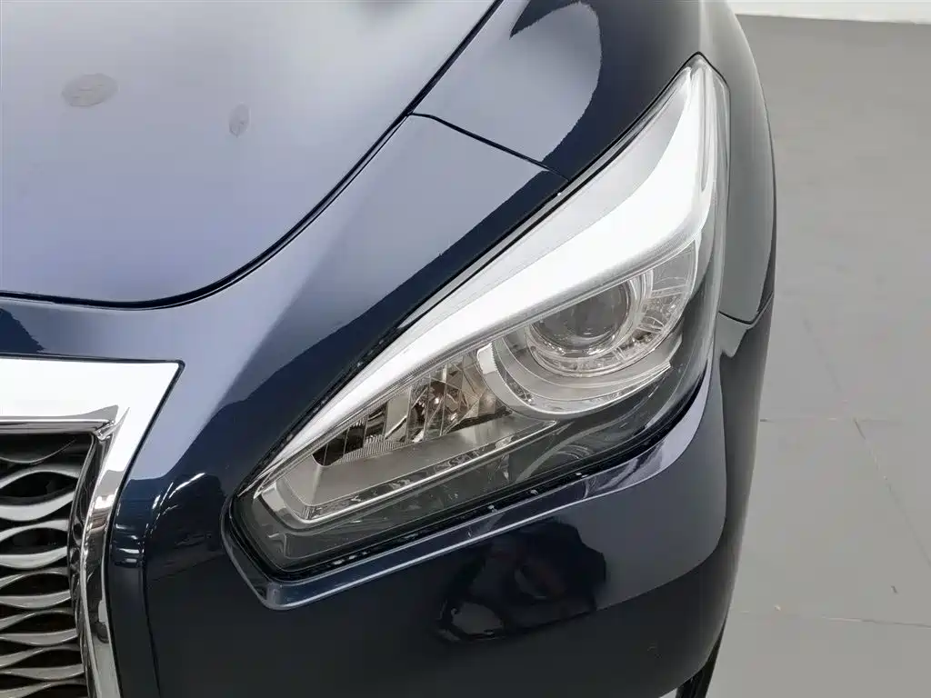 Infiniti Q70 2019
