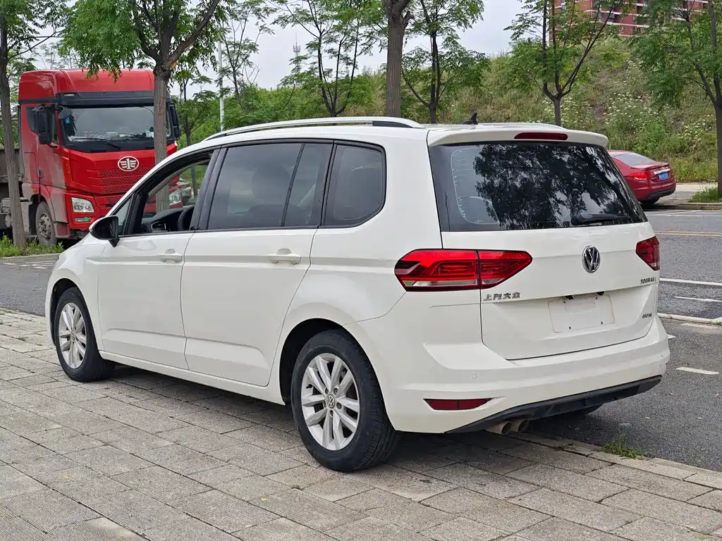 Volkswagen Touran 2017 — фото 9
