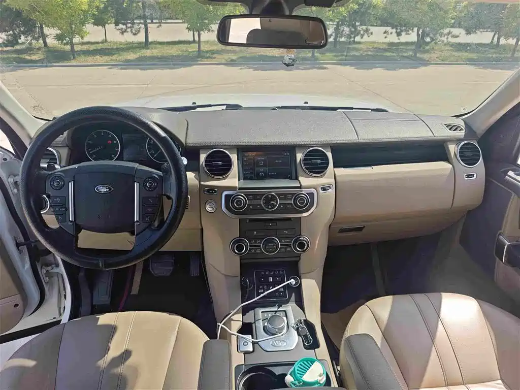 Land Rover Discovery 2015 — фото 9