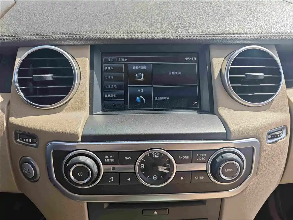 Land Rover Discovery 2015 — фото 12