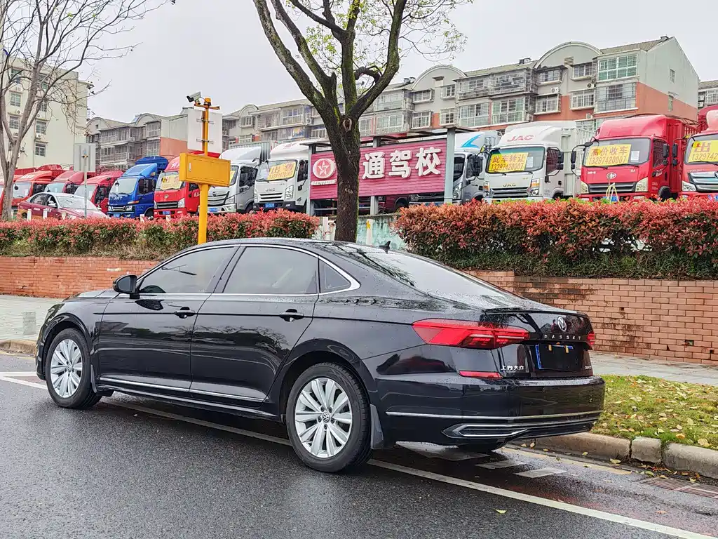 Volkswagen Passat 2019 — фото 13