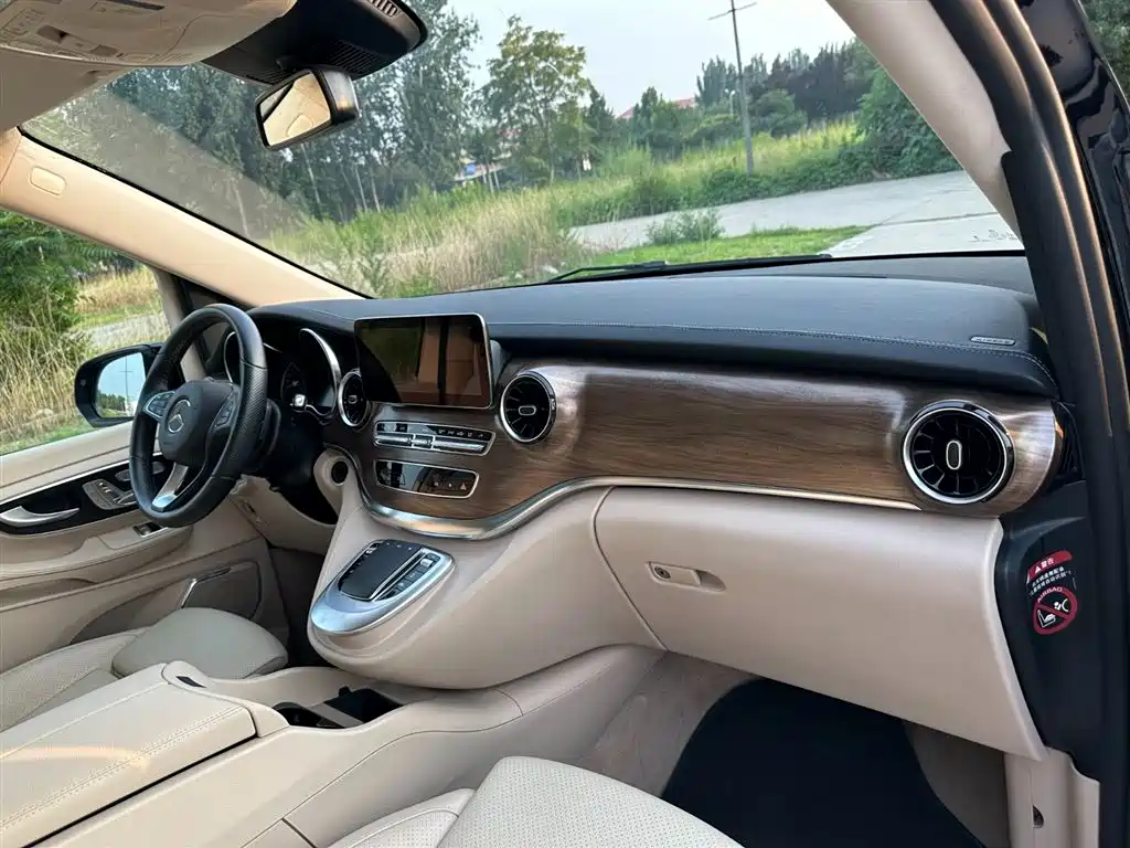 Mercedes-Benz V-Class 2022 — фото 16