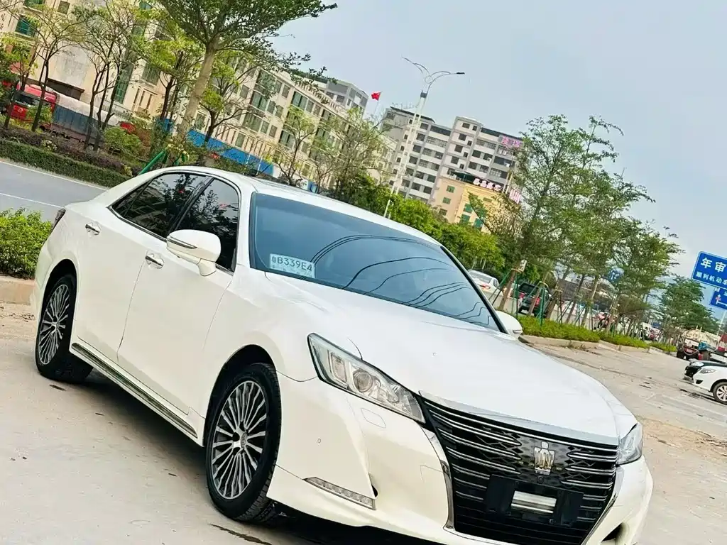 Toyota Crown 2018 — фото 3