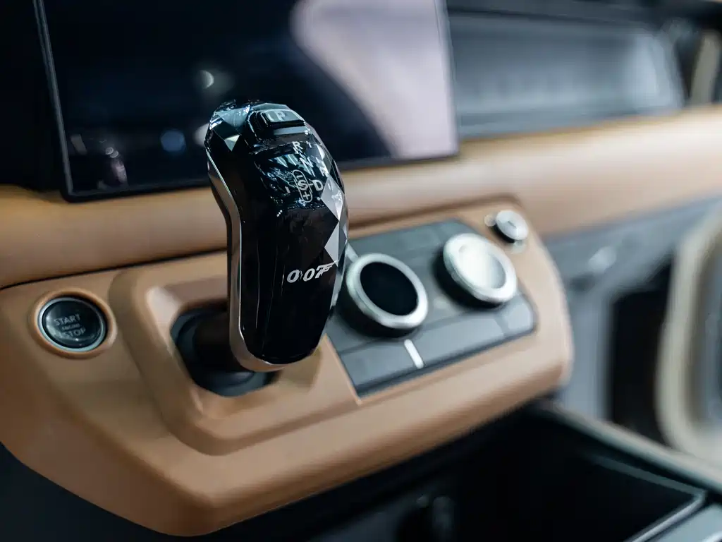 Land Rover Defender 2022 — фото 12