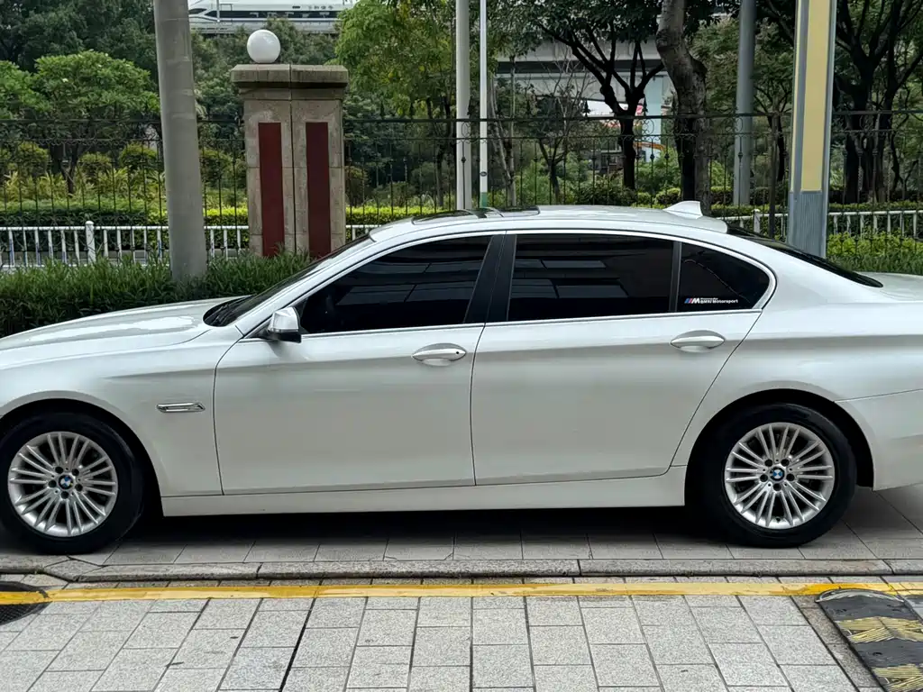 BMW 5 Series 2015 — фото 7