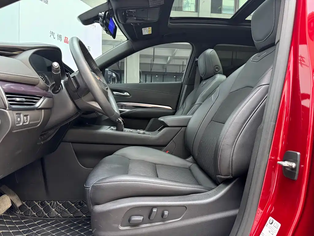 Cadillac XT4 2022 — фото 10