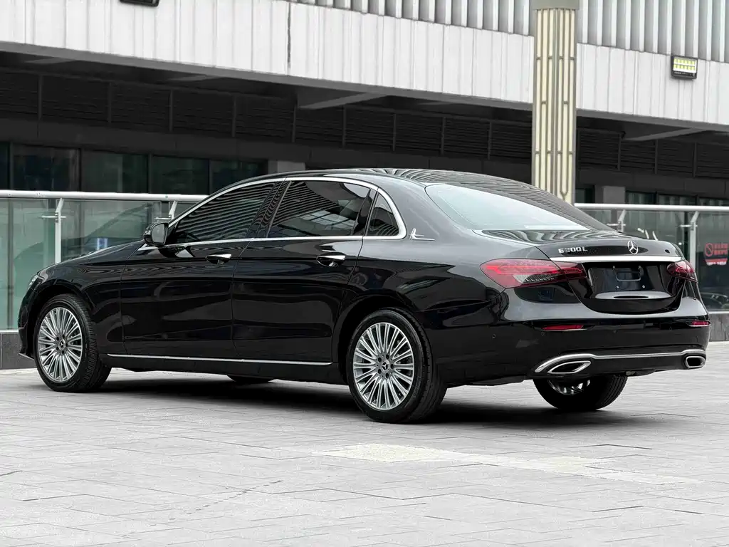 Mercedes-Benz E-Class 2023 — фото 15