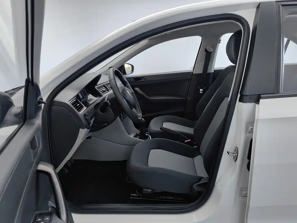 Skoda Rapid 2015 — фото 10