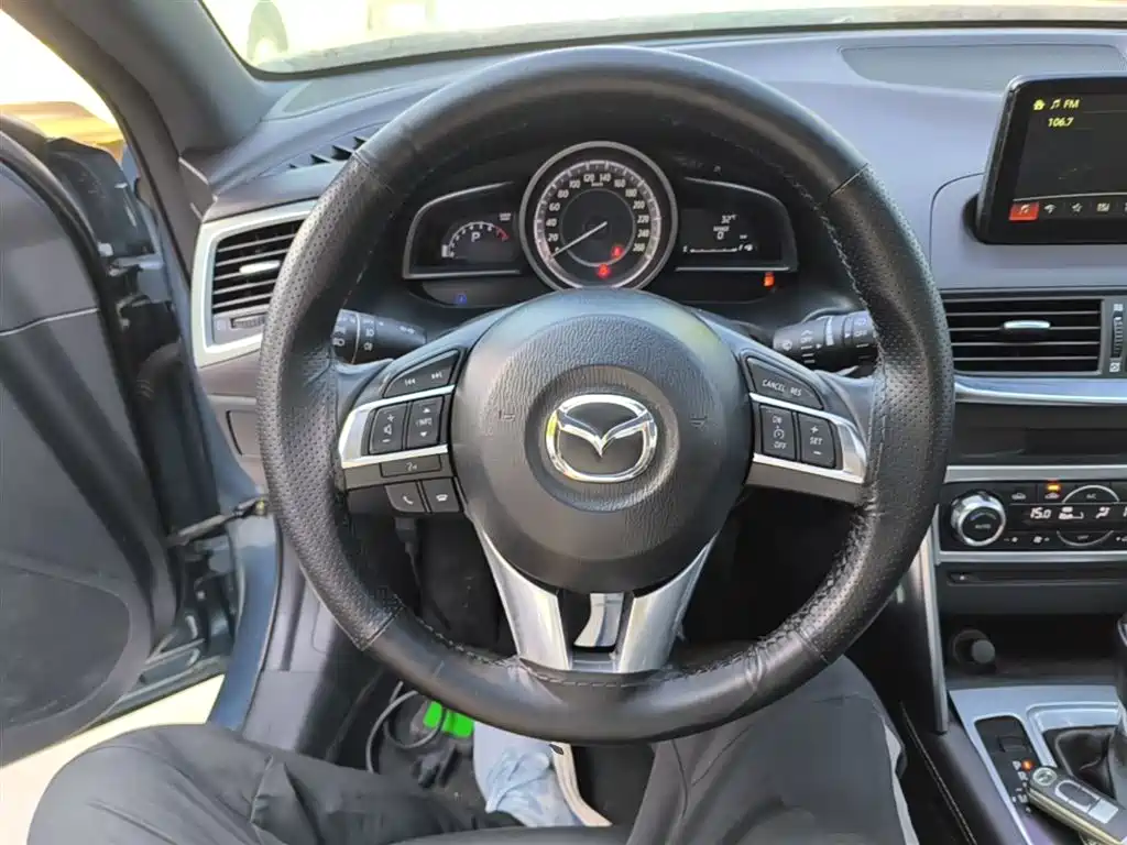 Mazda CX-4 2017 — фото 11
