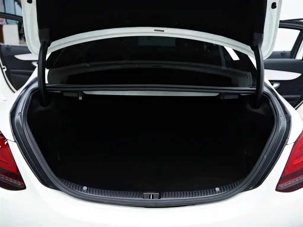 Mercedes-Benz C-Class AMG 2019 — фото 38