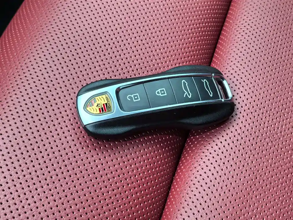 Porsche Taycan 2025 — фото 8