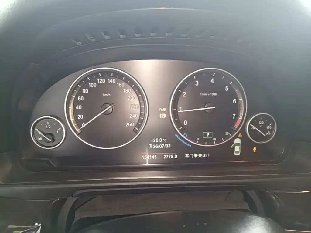 BMW 5 Series 2015 — фото 12