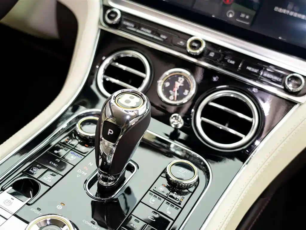 Bentley Continental 2020 — фото 21