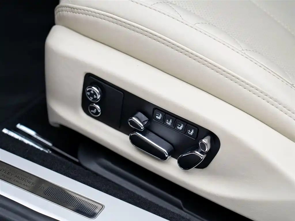 Bentley Continental 2020 — фото 10