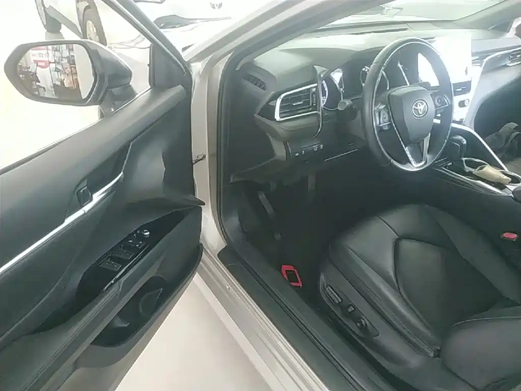 Toyota Camry 2021 — фото 16