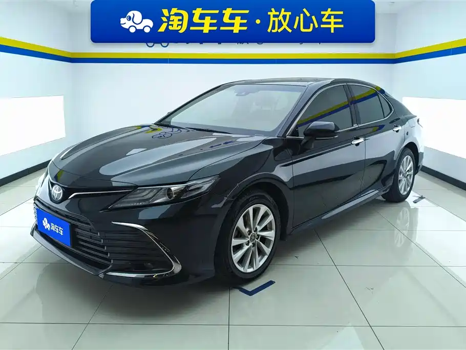 Toyota Camry 2021 — фото 1
