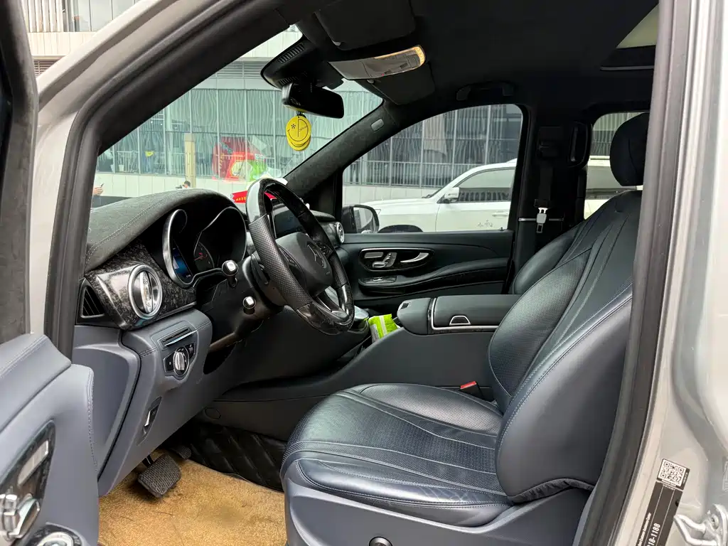Mercedes-Benz V-Class 2022 — фото 15