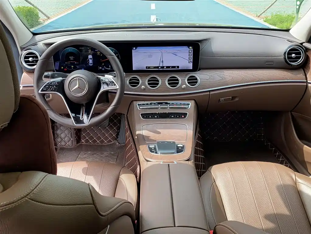 Mercedes-Benz E-Class 2023 — фото 11