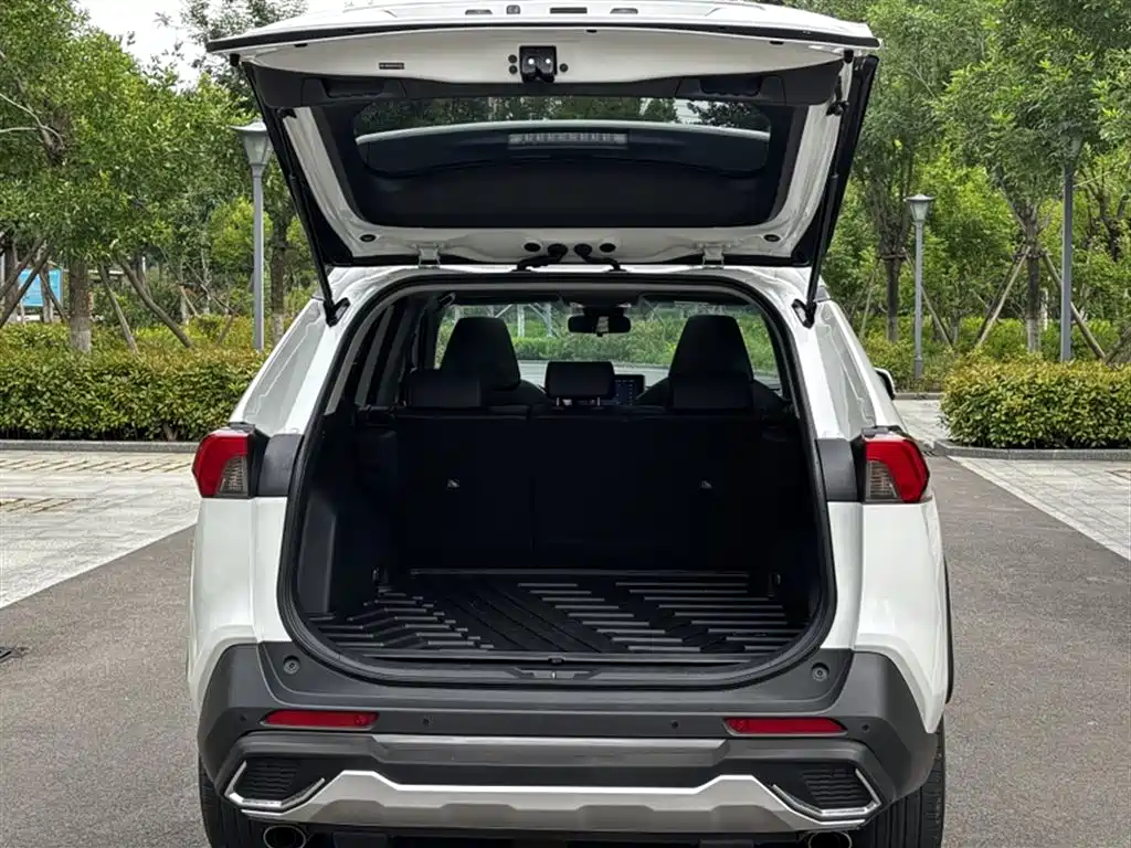 Toyota RAV4 2022 — фото 15
