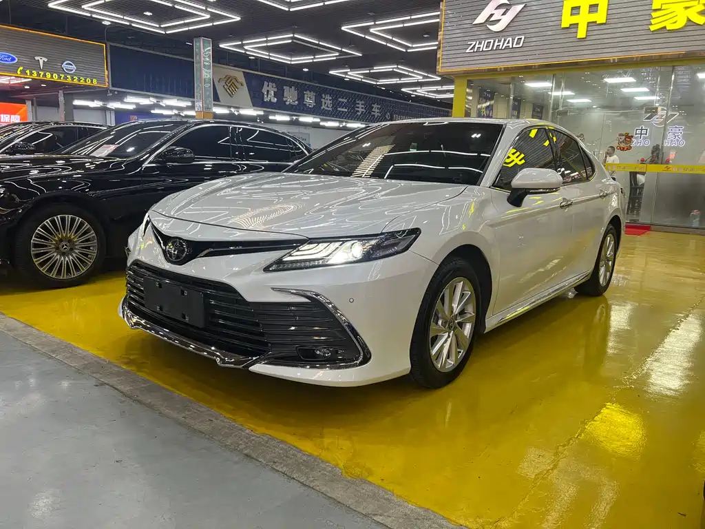 Toyota Camry 2023 — фото 3