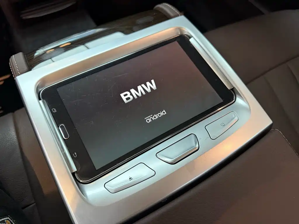 BMW 7 Series 2017 — фото 22