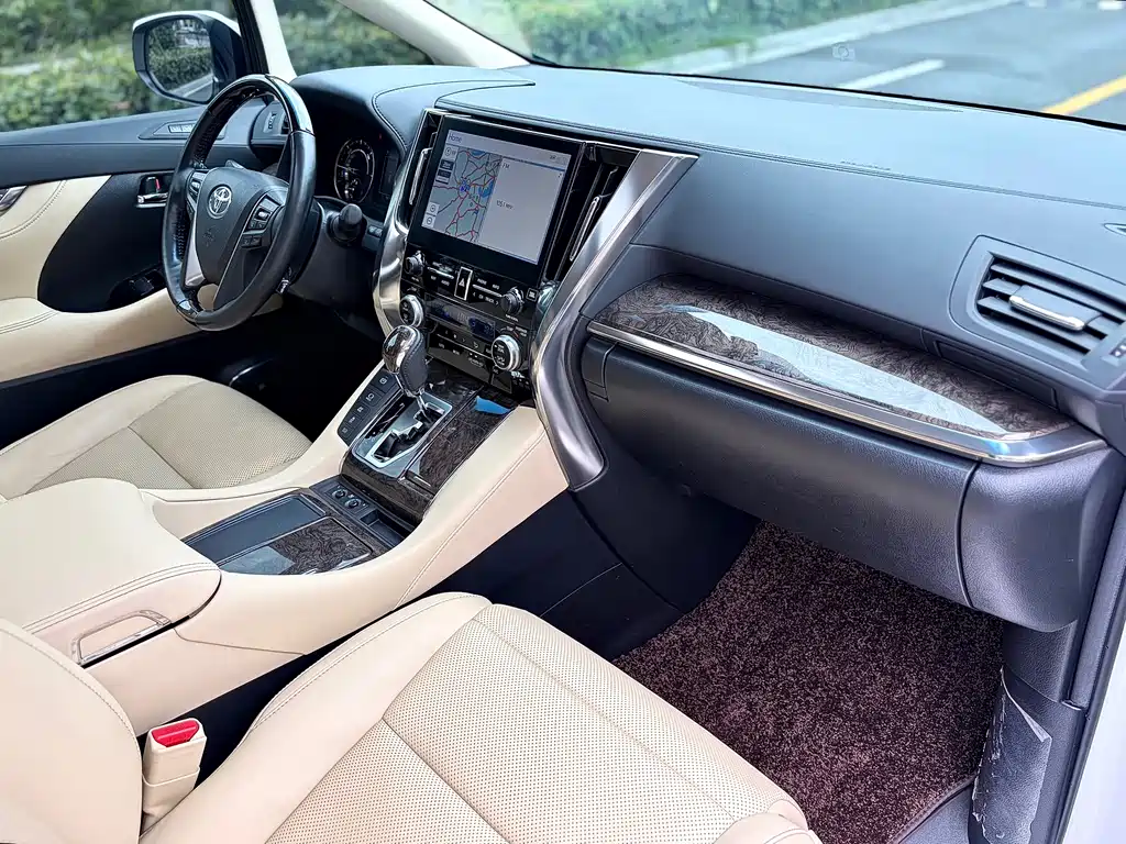 Toyota Alphard 2021 — фото 17
