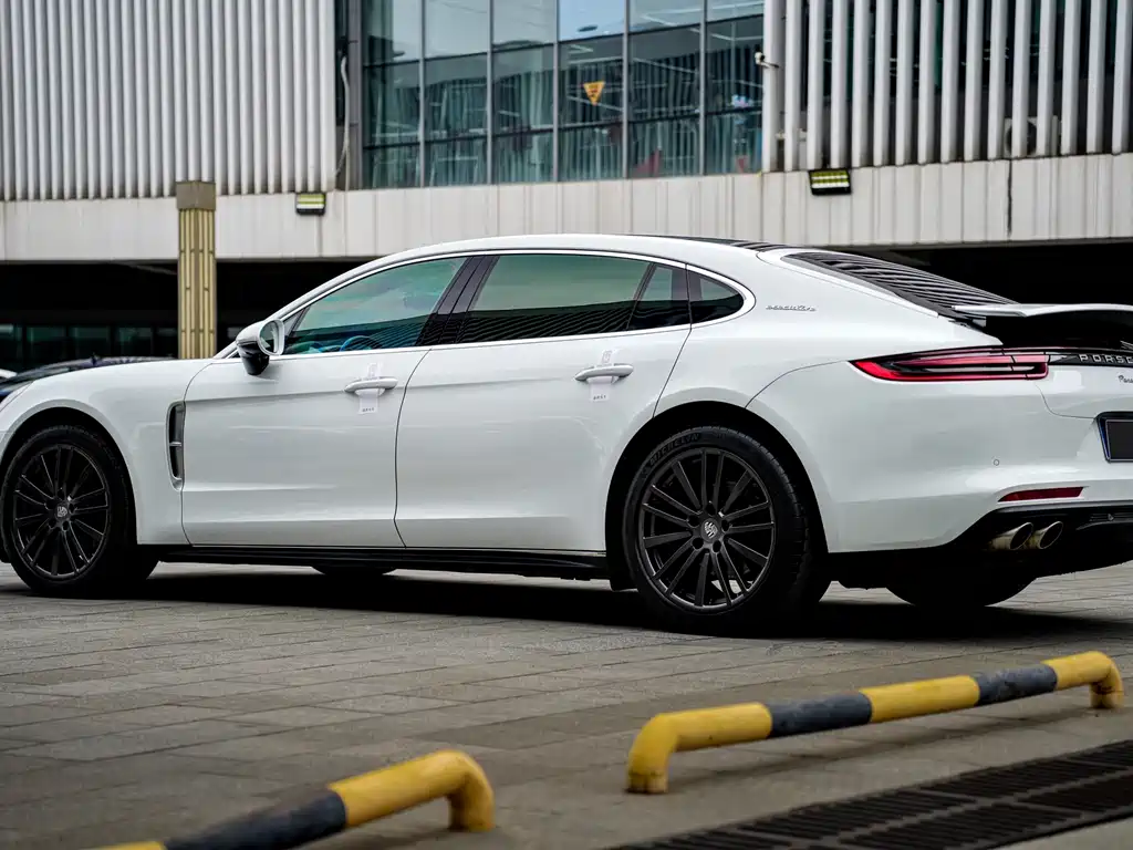 Porsche Panamera 2018 — фото 17
