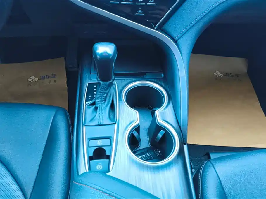 Toyota Camry 2021 — фото 16