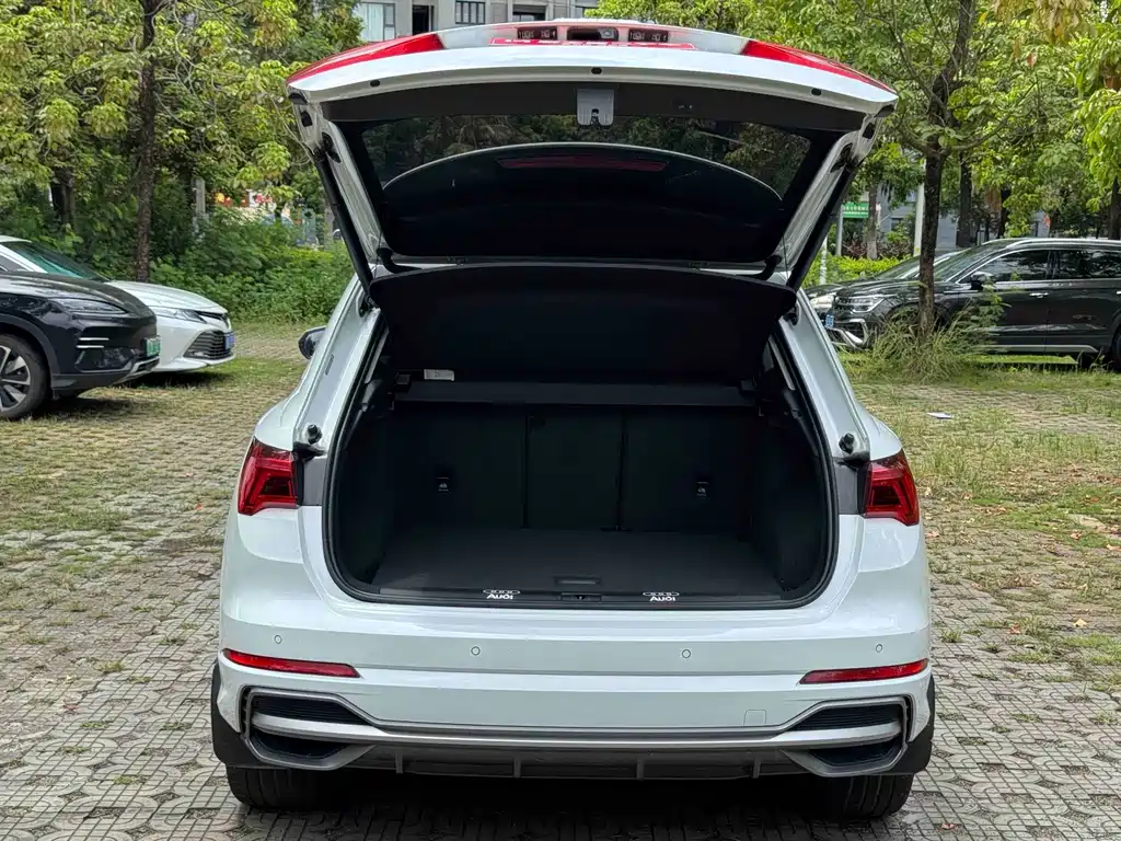 Audi Q3 2023 — фото 35