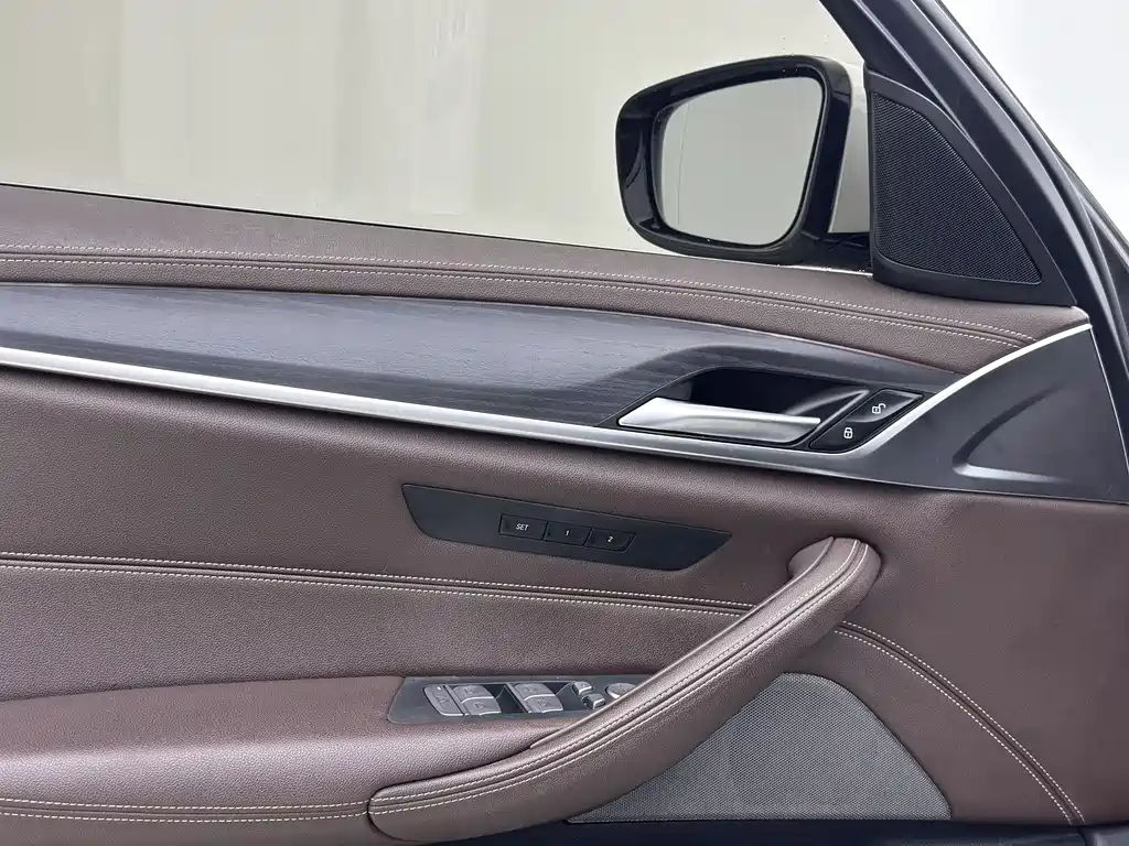 BMW 5 Series 2021 — фото 14