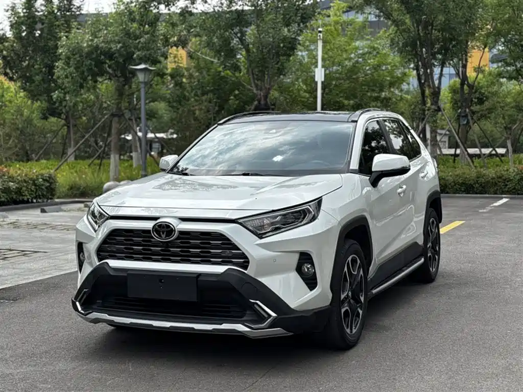 Toyota RAV4 2022 — фото 3