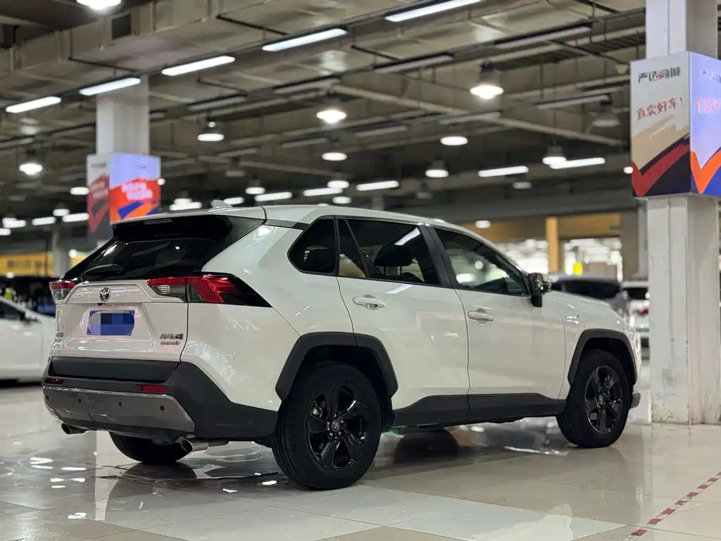 Toyota RAV4 2021