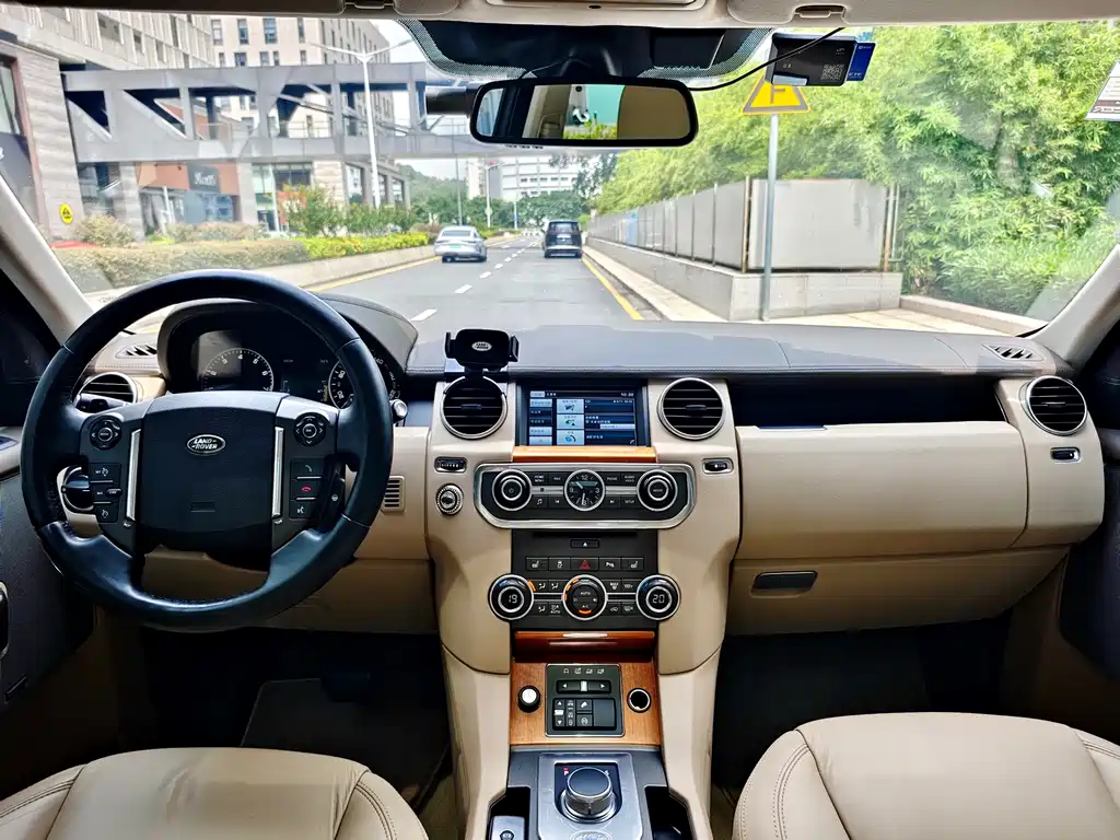 Land Rover Discovery 2014 — фото 15