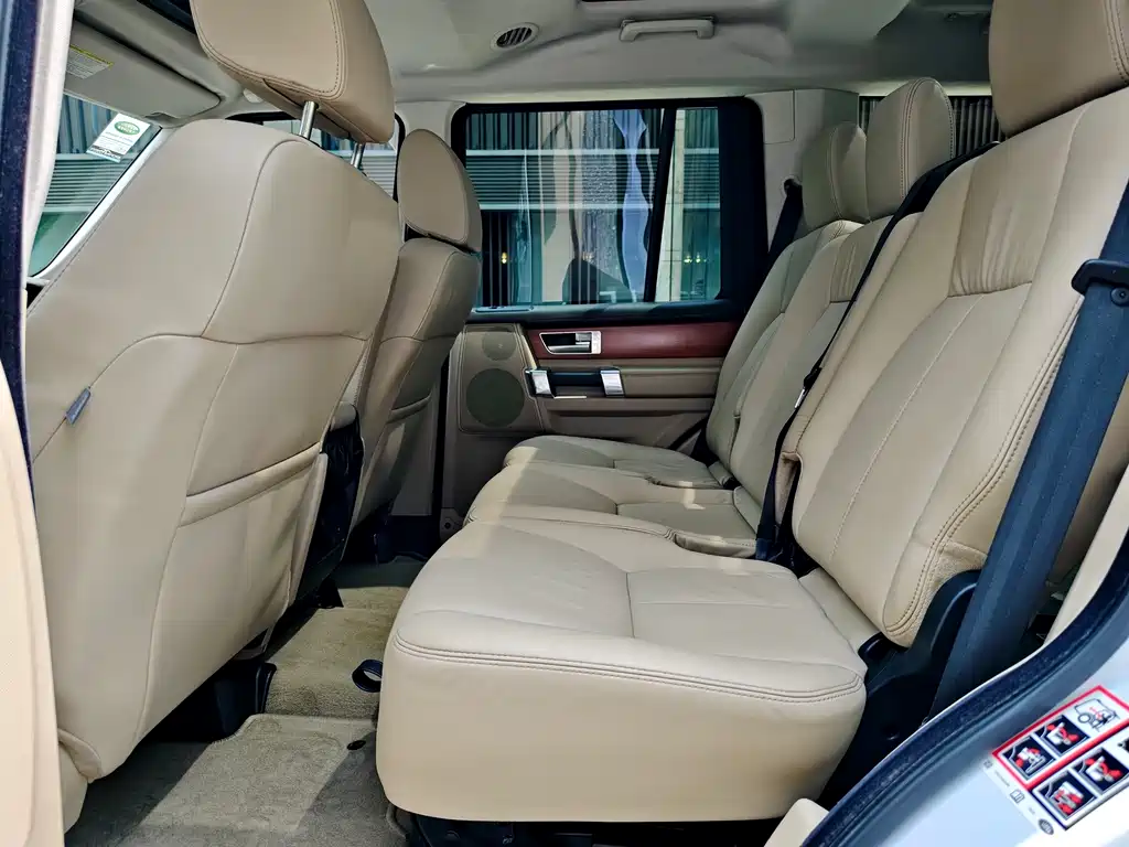 Land Rover Discovery 2014 — фото 14