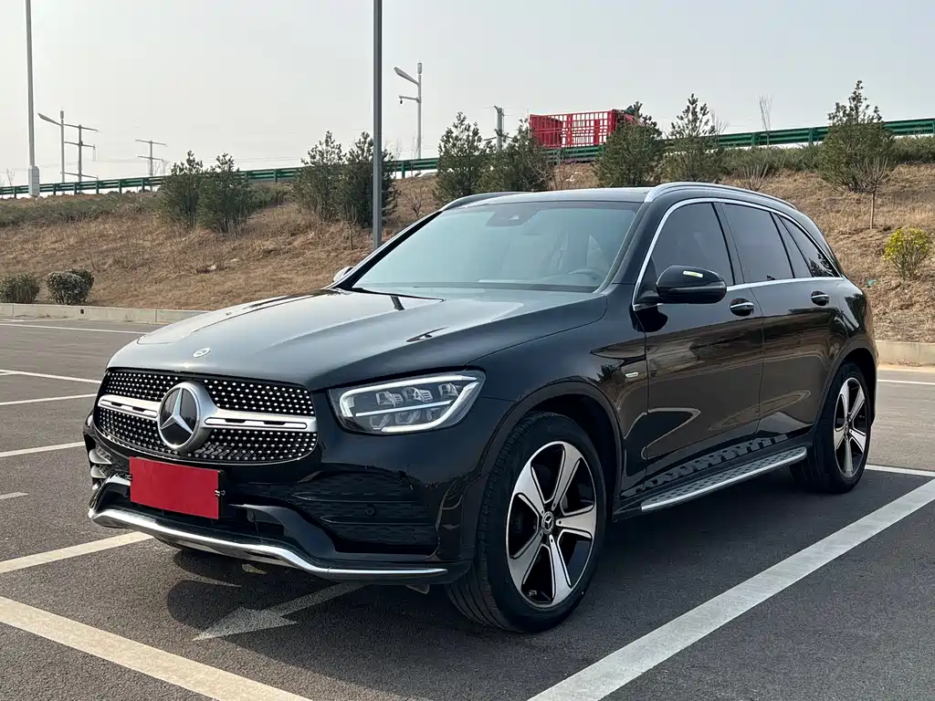 Mercedes-Benz GLC 2022 — фото 1