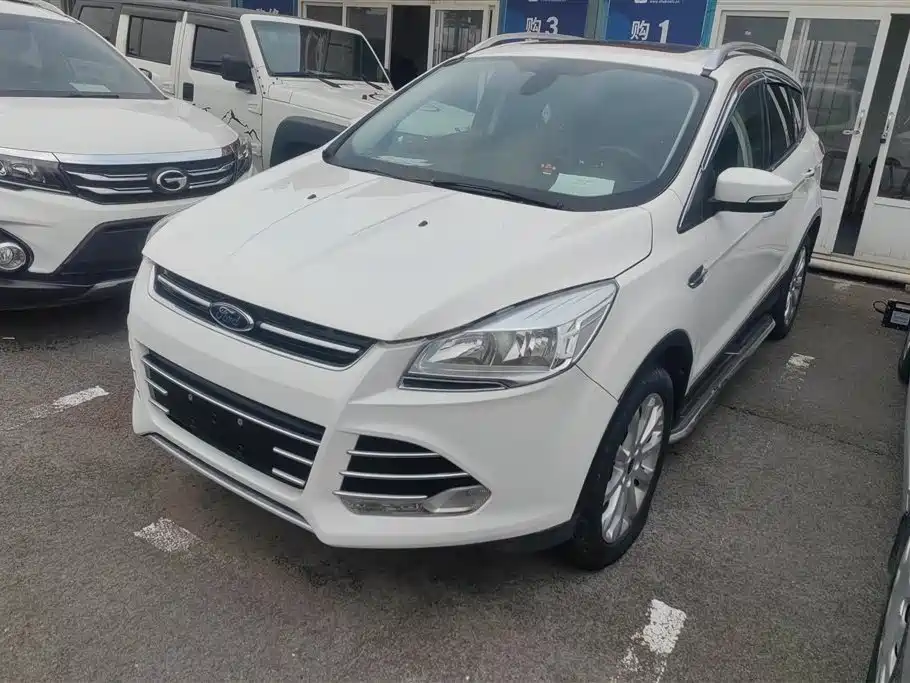 Ford Kuga 2015 — фото 1
