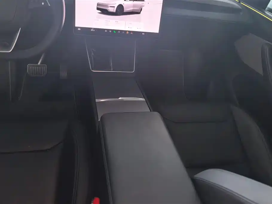 Tesla Model Y 2025 — фото 16