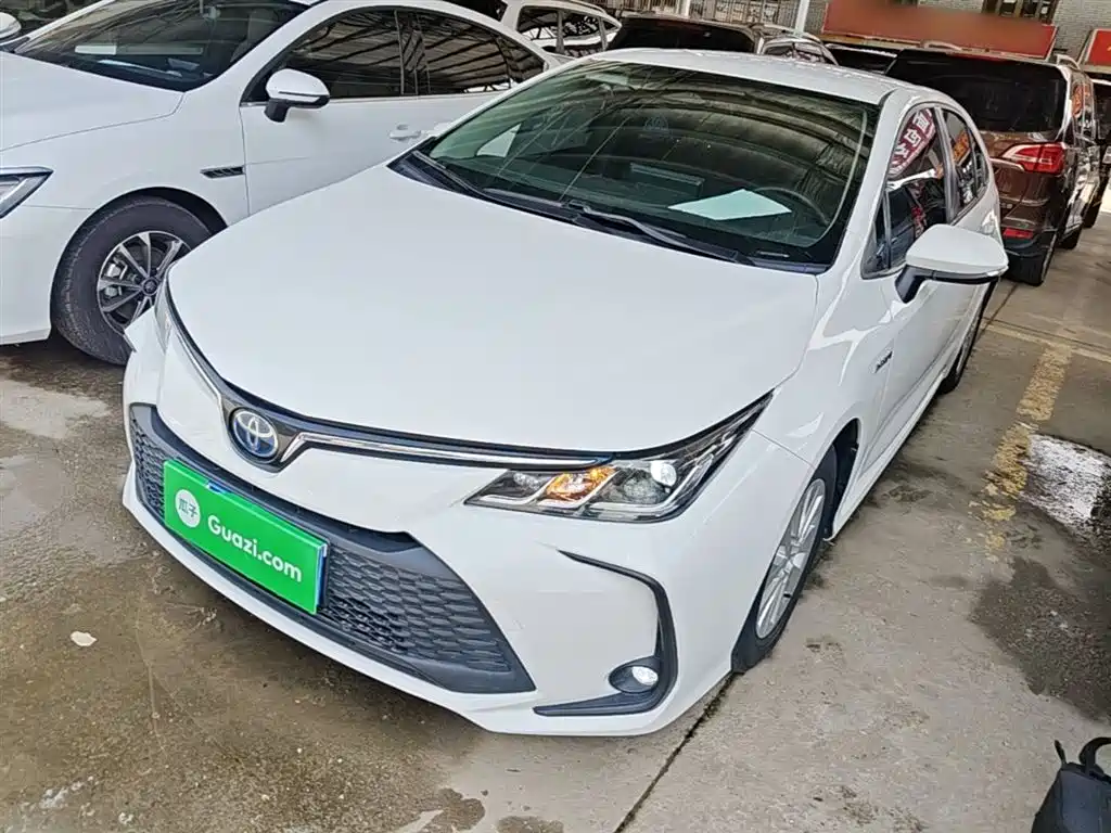 Toyota Corolla 2023 — фото 1