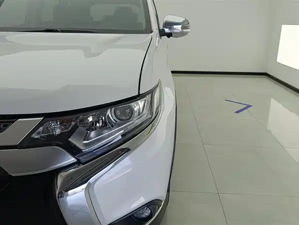 Mitsubishi Outlander 2020